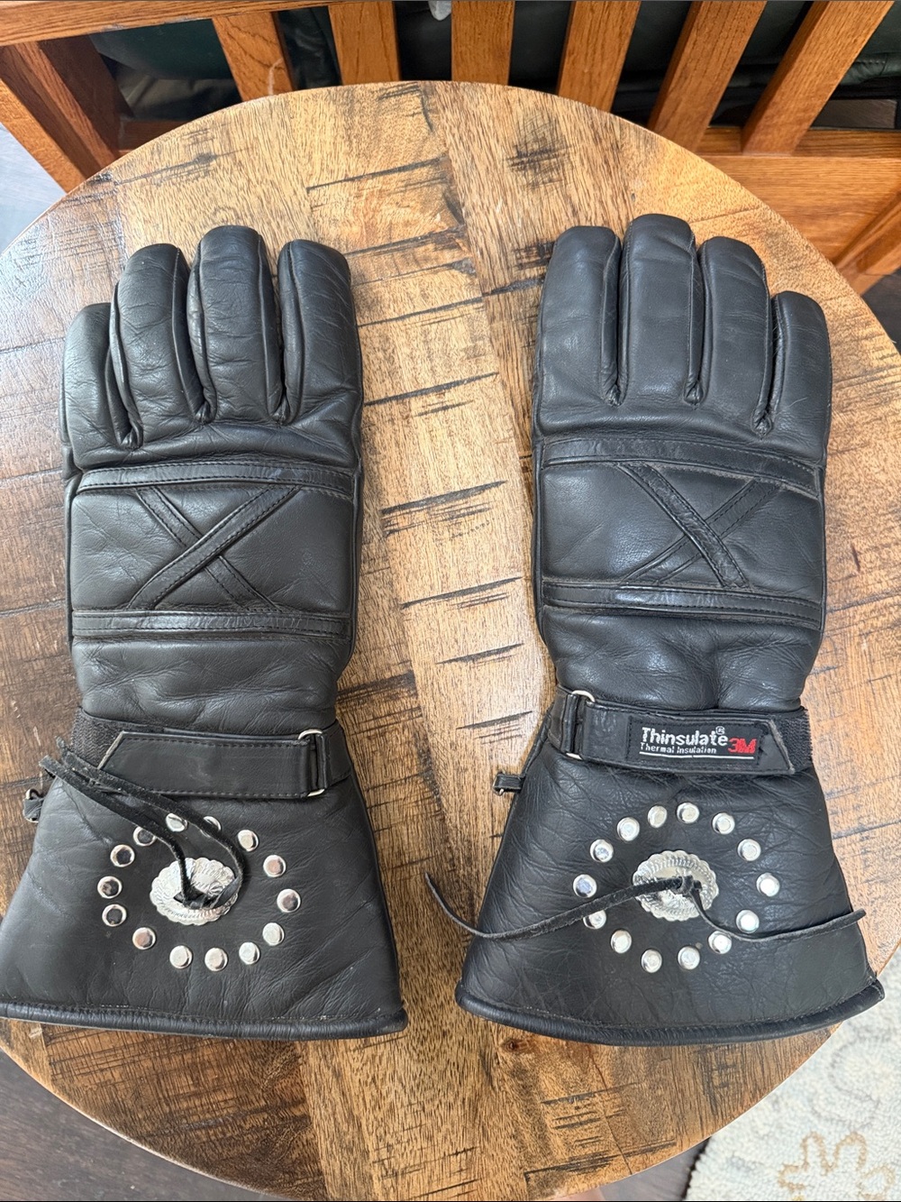 3M Thinsulate Black Leather Studded Gauntlet Gloves